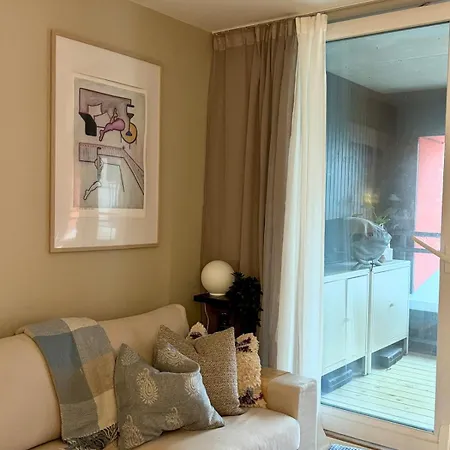 Daire Modern Near Center Of