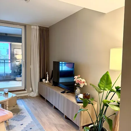Modern Near Center Of Daire