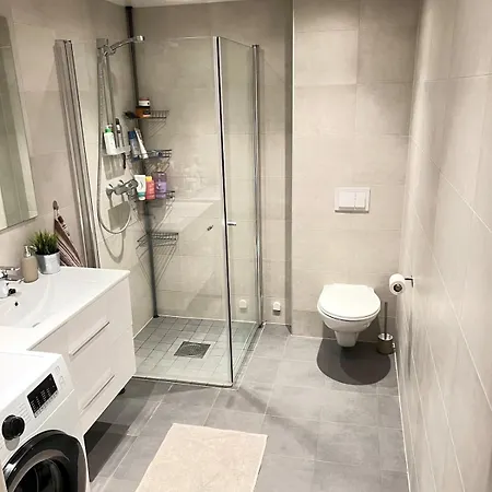 Apartman Modern Near Center Of