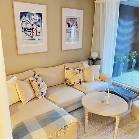 Modern Near Center Of Daire *