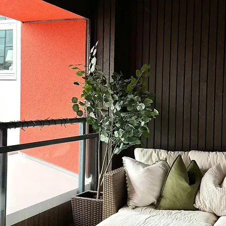 Daire Modern Near Center Of