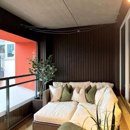 Apartman Modern Near Center Of *
