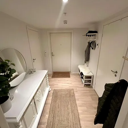 Apartman Modern Near Center Of *