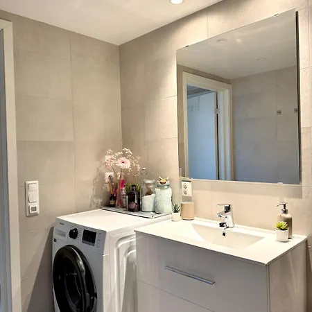 Modern Near Center Of Apartman
