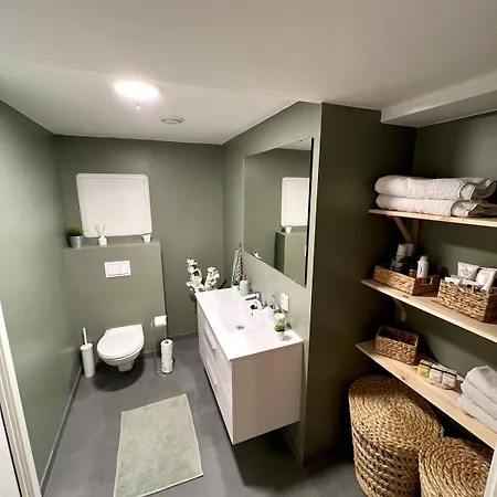 Modern Near Center Of Daire *