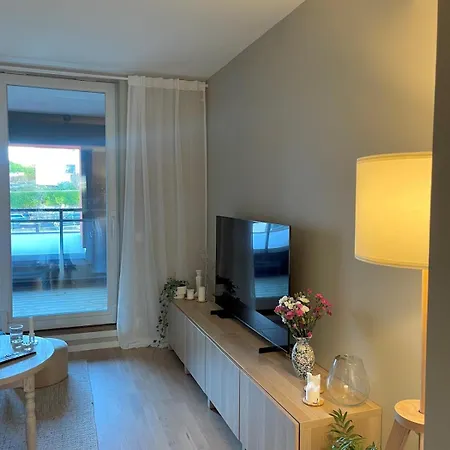 Apartman Modern Near Center Of